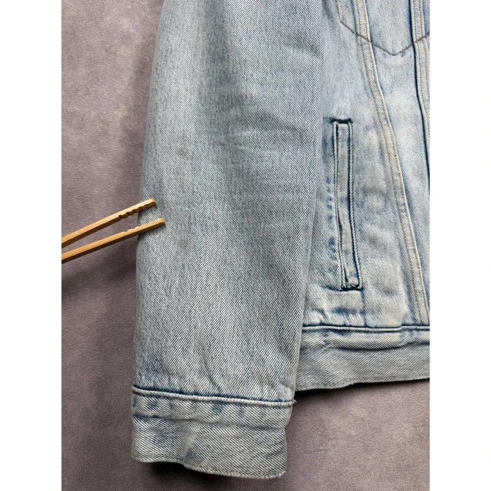 Levis Premium Mens M Sherpa Lined Denim Trucker Jacket Light Wash Blue Casual